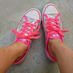 Sneakers with sequins